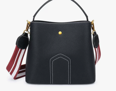 ?稻草人女包2020新款水桶包单肩包女士宽...