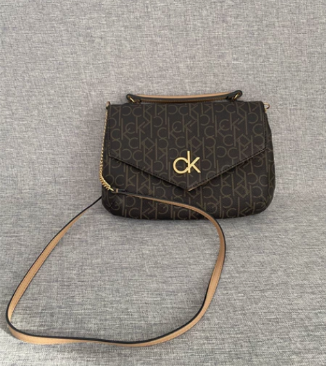 9.5新，Calvin Klein老花皮单...