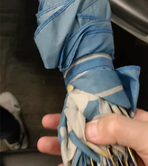 苹果天堂伞 骨架贼硬朗，爷爷传下来的，非常...