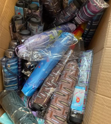 清货特价雨伞13.8一把包邮，手动折叠雨伞...