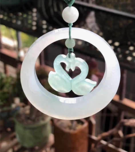 忠贞不渝～天鹅恋、意境特色翡翠玉吊坠 仙羽...