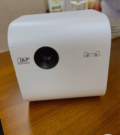 天猫魔屏M1新品投影仪家用小型迷你便携投影...