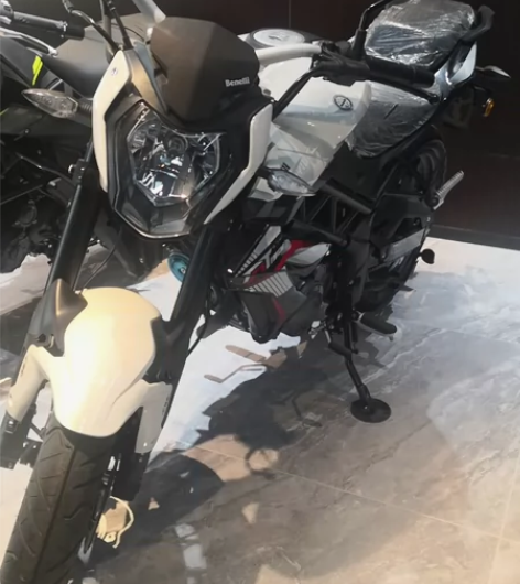 新车 贝纳利红宝龙150排量 着急卖 90...