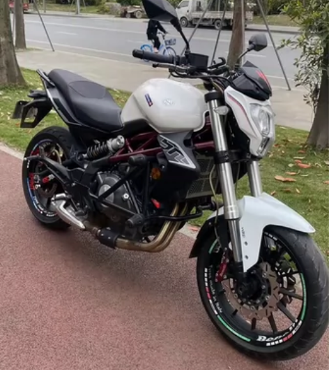 17年黄龙300sn，成都户，成色车况巴适...