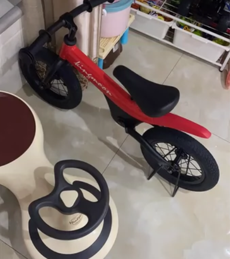 全新儿童平衡车 朋友送的 孩子身高匹配不了...