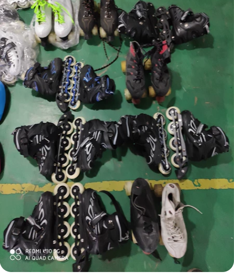 旱冰鞋37到42码直排双排都有货，头头盔都...