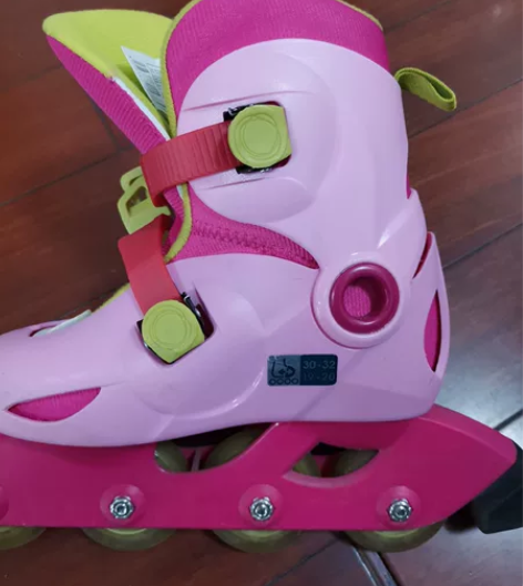 儿童轮滑鞋，30-32码可以穿 感兴趣的话...