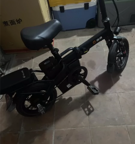 雅迪折叠电动车，用不上了。还能跑15到20...