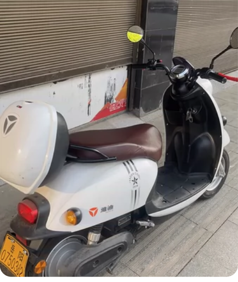去年买的电动车，只跑三千多公里，牌照都有，...