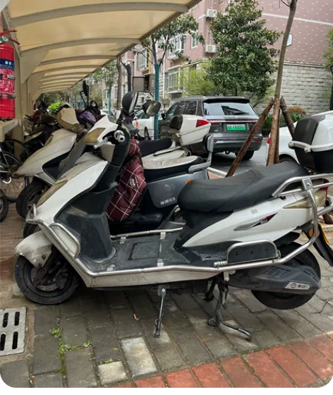 新日电摩，电动车，有点小瑕疵，骑了三年，有...