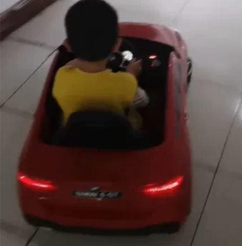 儿童玩具小车低价转手，小孩大了不玩了，闲置...