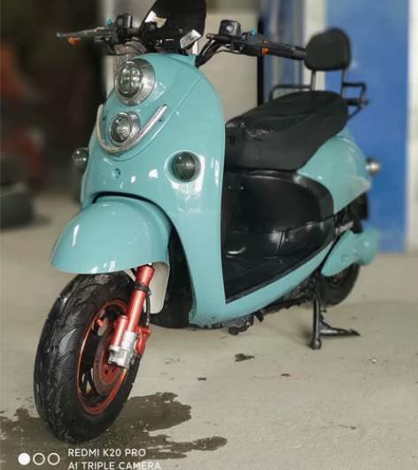 郑州实体店出售九成新二手电动电瓶车，雅迪、...