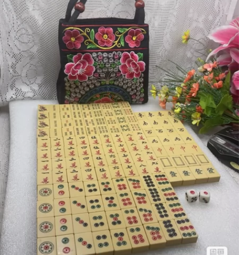 几十年前的赛璐璐麻将136个送精美包包送骰...