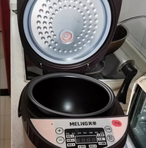 店铺到期,清仓处理几十个美菱多功能电饭锅家...