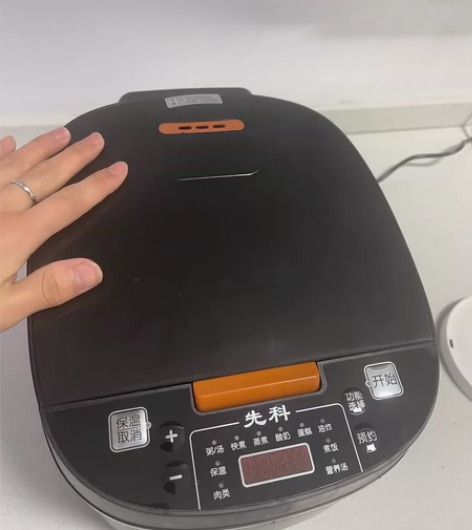 在美团优选买的电饭煲，原价89.9，202...