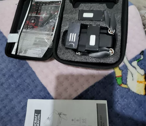 自己玩的一个无人机 什么牌子的我也不清楚，...