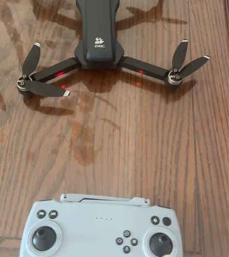 某宝买的接近1k的大疆级无人机，几乎全新，...