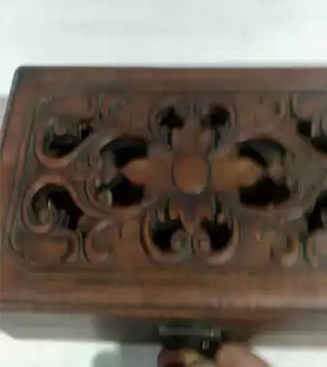 红木八音盒,上发条声音好听,尺寸品像见图。...