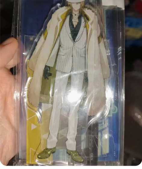 出国现彩虹社立牌 Luca均价:90r全新...