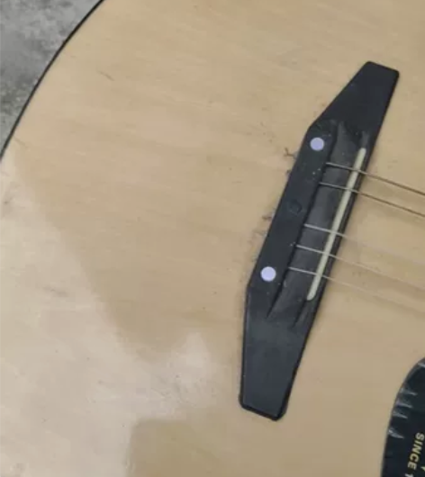 帮人买的，断了一根琴弦，什么牌子不知道？不...