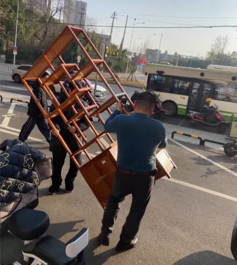 茶楼搬迁，捡漏急处理博古架书柜10个，几乎...