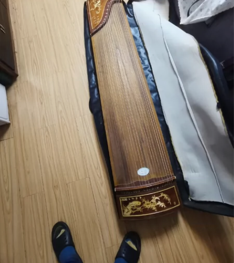 朋友送的当初买成一万多，特价处理200不会...