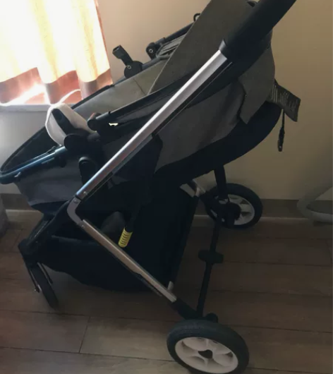 出售一款婴儿推车，可平躺可坐，可当婴儿床，...