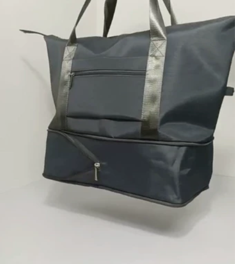 手提旅游袋，空间超大，做工完美，可以挂行李...