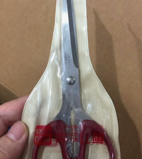 全新得力剪刀 如照片，全新得力牌剪刀。长约...