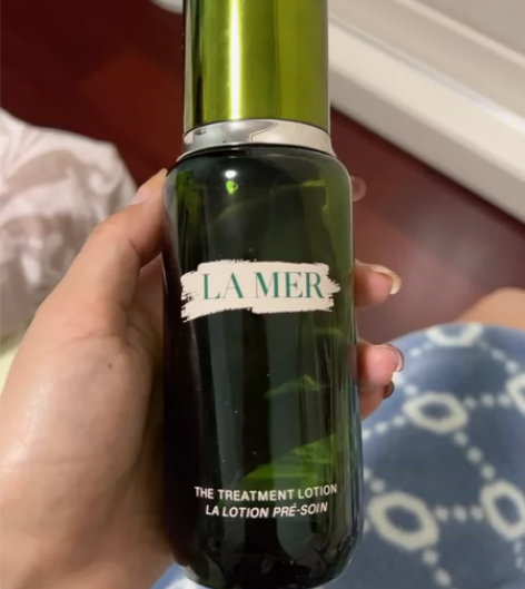海蓝之谜精粹水 还有一个底 想适用的可以买...