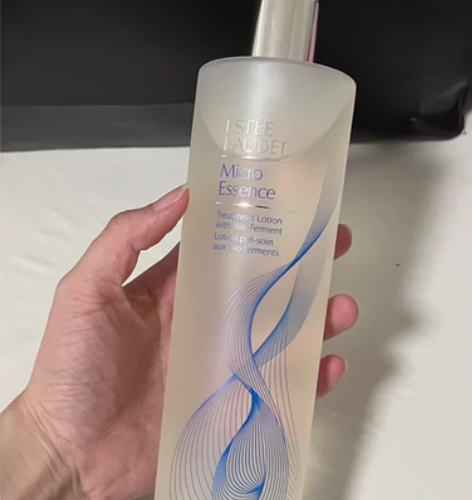 雅诗兰黛精华水,全新未使用效期好。 水囤太...
