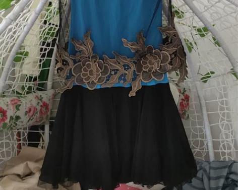 送花环 九新夏季女裙连衣裙短裙百褶裙黑色花...