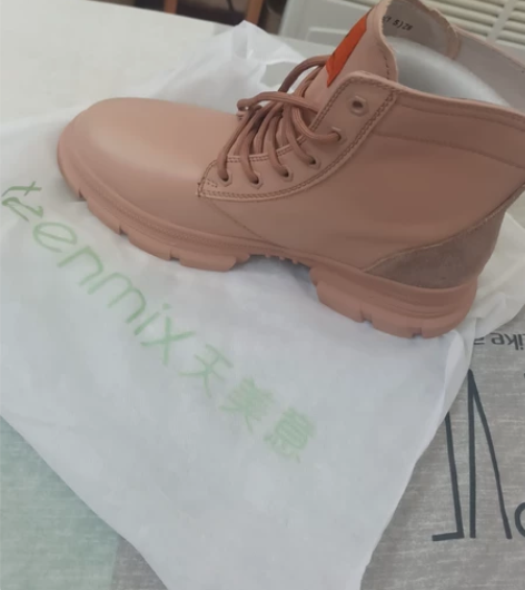 天美意马丁靴，牛皮面 感兴趣的话点“我想要...