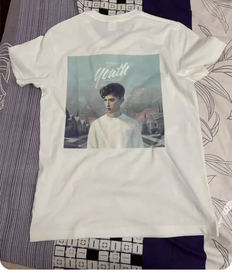 出一件短袖 M码的后面的图是定制的图 衣服...