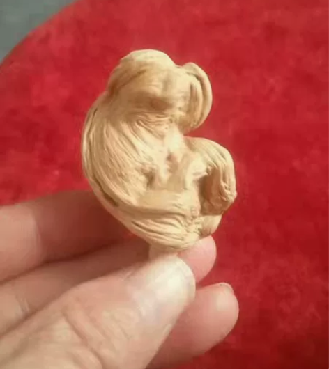 降龙木猴脸自然榴花把玩挂件漂亮。长5 感兴...