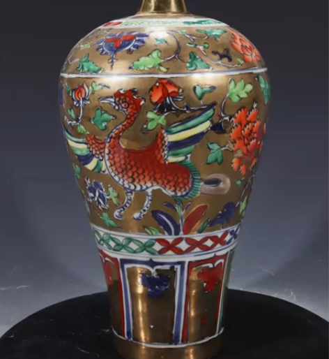 大元国五彩描金凤串穿花梅瓶用于办公室摆件,...