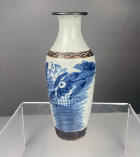 清乾隆青花莲花纹净瓶  口精修   高15...