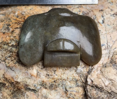 红山文化黄玉枭, 实物拍摄,风化明显,包浆...