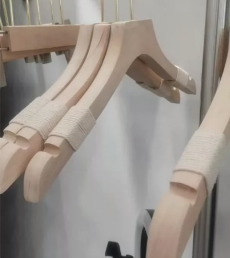 【30个包邮】服装店清仓2㎝实木衣架 批发...