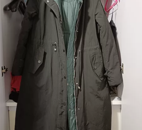 音儿两面穿羽绒服 黑色面风衣款式 墨绿色面...