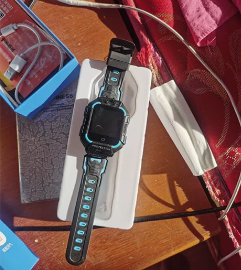 手表买回来没学校不让带，所以小孩一直没有带...