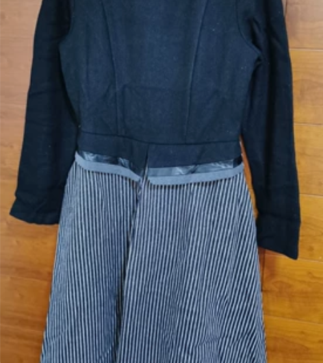 小羊皮拼接条纹裙，适合秋冬季节穿 感兴趣的...