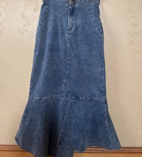 全新牛仔半身鱼尾裙，高弹力，腰围62-70...