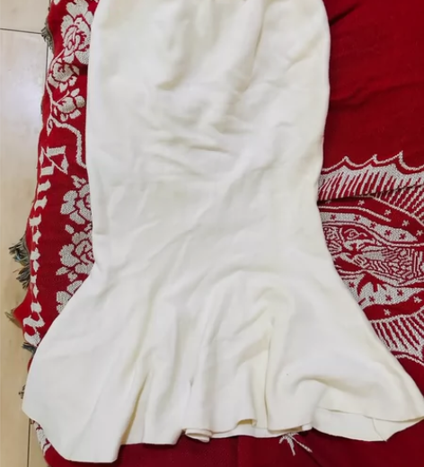 白色鱼尾裙 薄棉 手感很好 感兴趣的话点“...