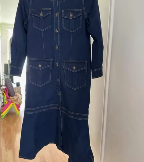 牛仔长袖连衣裙， 无瑕疵，8成新，下边是荷...