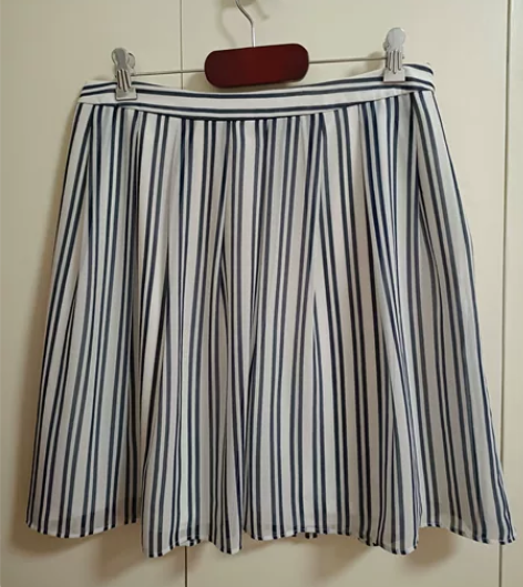 雪纺短裙，腰围80厘米，裙长50厘米。 感...