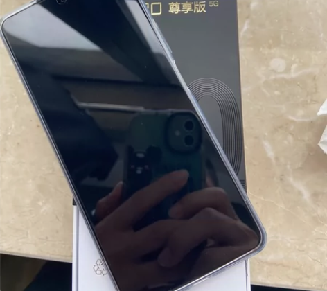 今天刚拿到手仅开机试机，华为旗下麦芒20手...