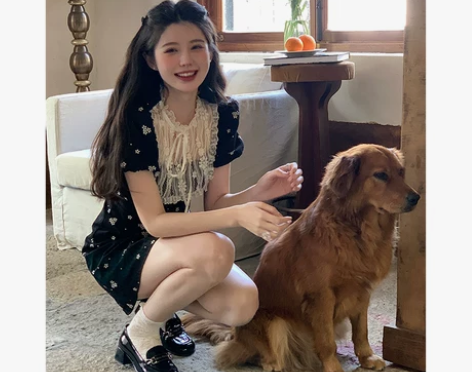 蕾丝拼接茶歇法式复古黑色碎花连衣裙女夏温柔...