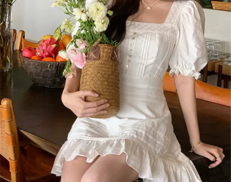 白月光2022新款夏温柔少女感法式方领泡泡...