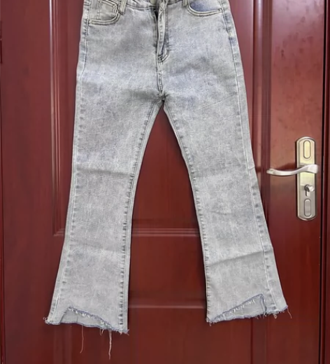 穿过两次 九分喇叭裤 感兴趣的话点“我想要...